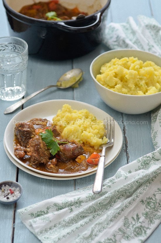 Braised rabbit in white wine sauce