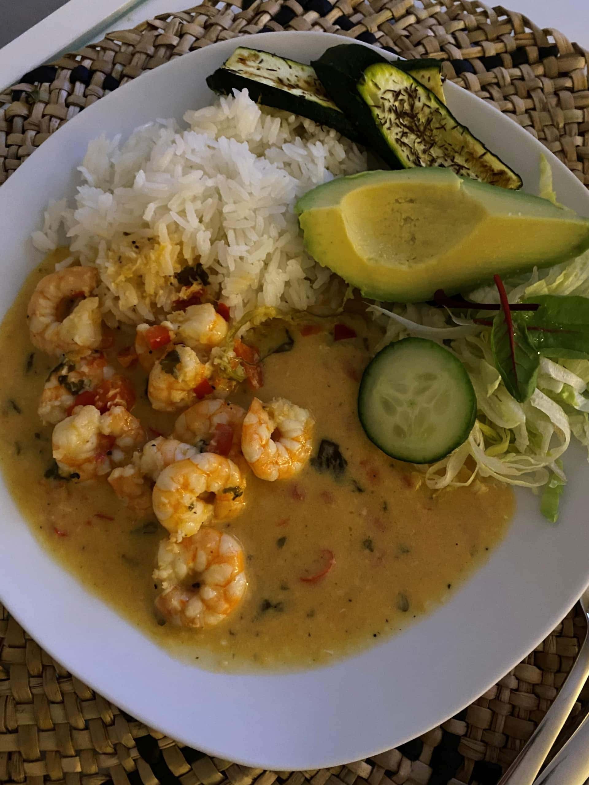 Shrimp with coconut sauce (camarones con salsa de coco).