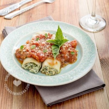 Canelones (Cannelloni with ricotta and spinach).