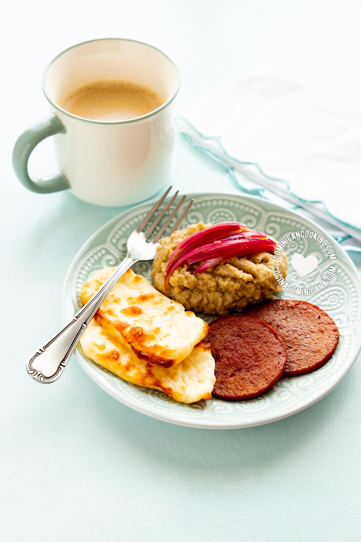 Air fryer salami y queso frito (Dominican salami and cheese).