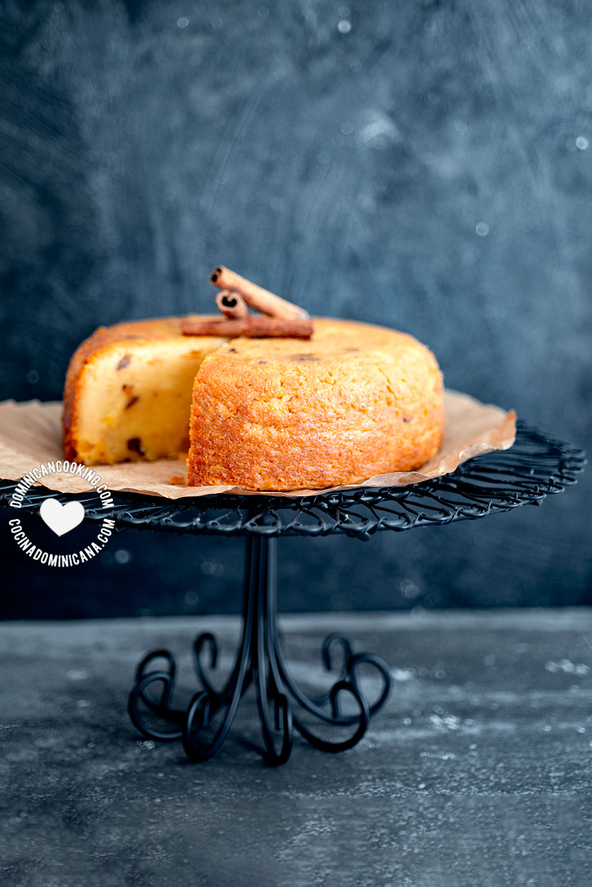 Dominican arepa (cornmeal and coconut cake).