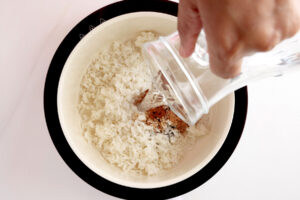 Mezclando ingredientes.