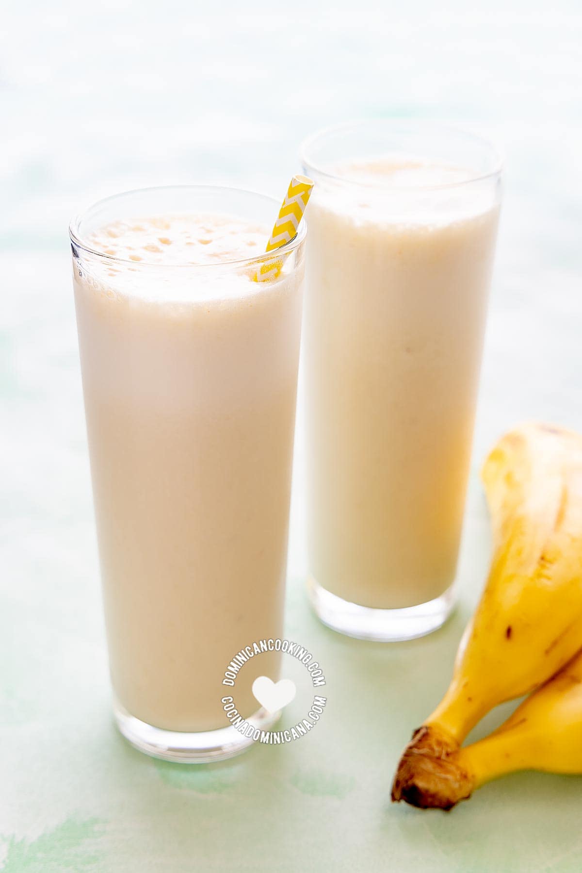 Batida de guineo (Dominican banana smoothie).