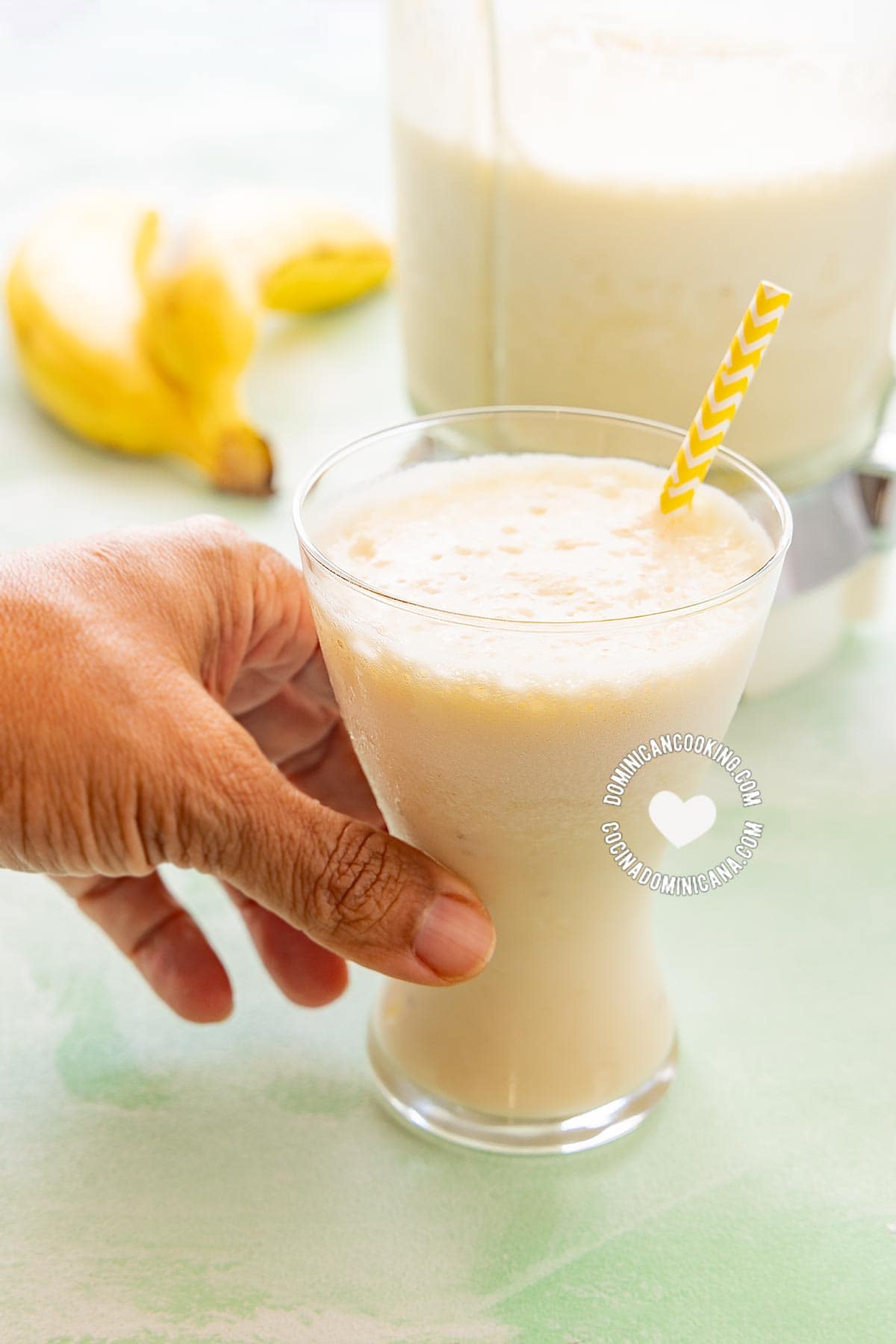 Batida de guineo (Dominican banana smoothie).