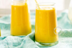Batida morir soñando de chinola (passionfruit milkshake).