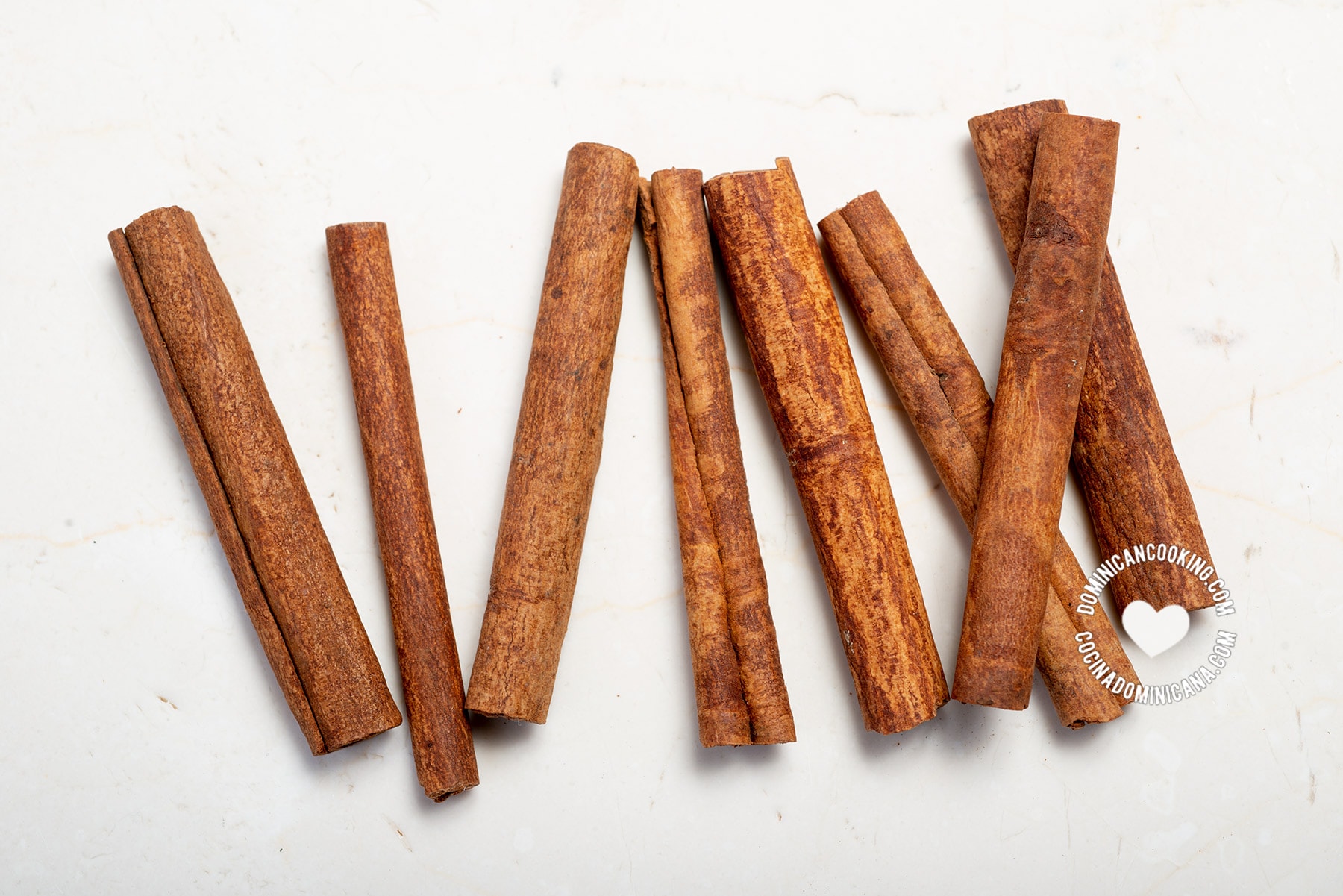 Cinnamon or canela (cinnamomum verum).