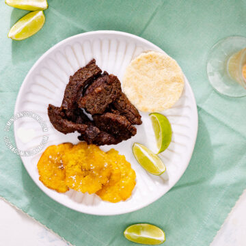 Carnita frita, res frita or puerco frito (Dominican fried beef or fried pork).
