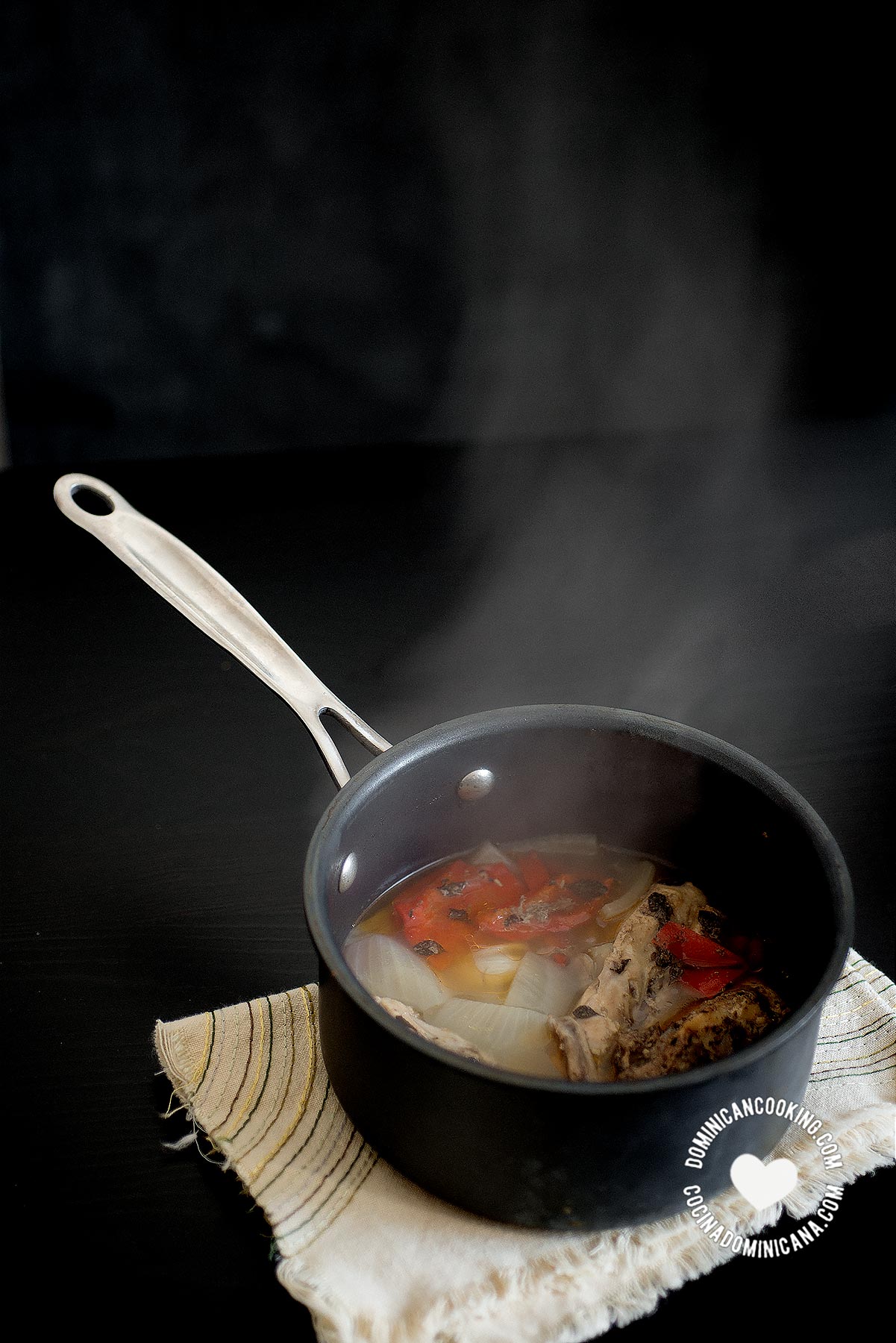 Steamy pot of consome de pollo.