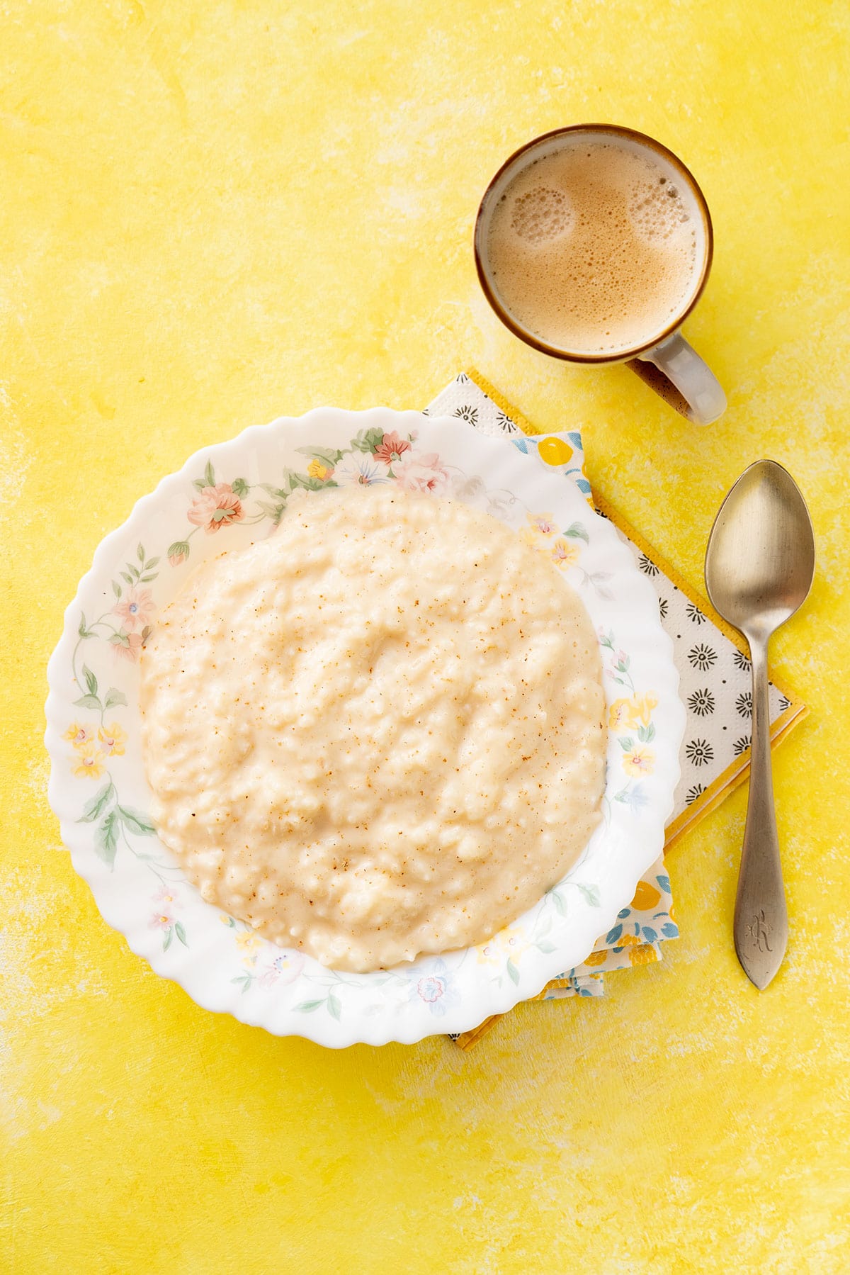 Arroz con leche salado (savory, sugar-free rice porridge).