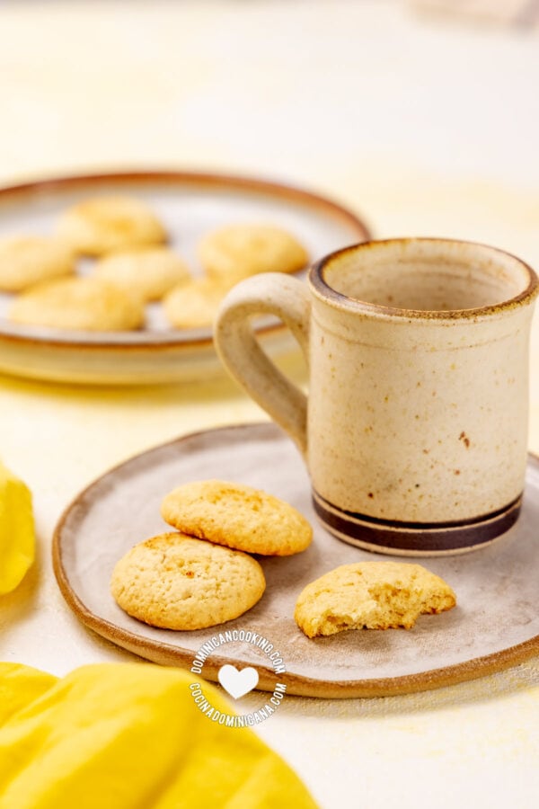 Mantecaditos (Butter Cookies)