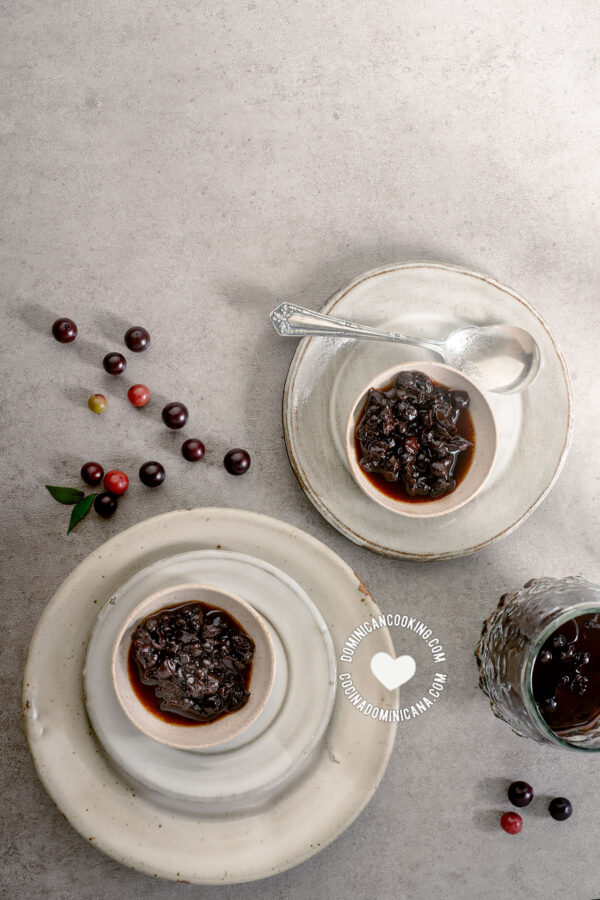 Dulce de Arrayán [Video+Recipe] Guavaberry Jam