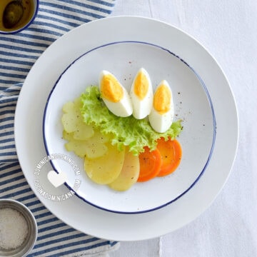Ensalada hervida (chayote salad).