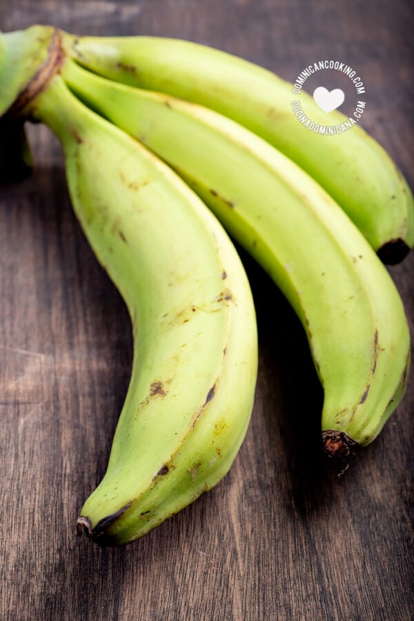 Green plantains (plátanos verdes)