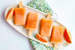 Guava popsicles (paletas de guayaba).