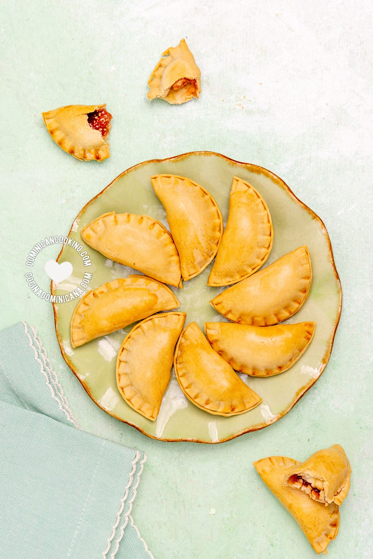 Empanadas de guayaba (guava empanadas).