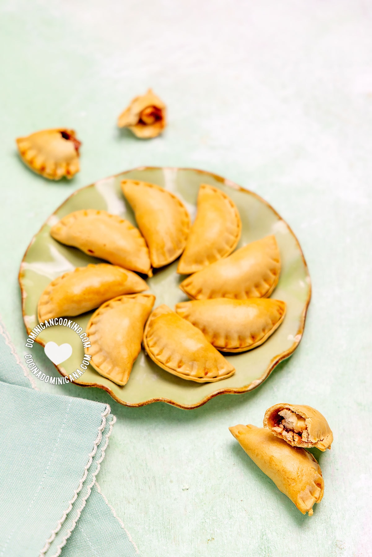 Empanadas de guayaba (guava empanadas).