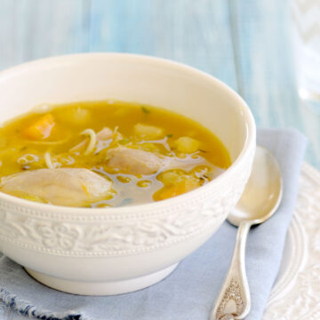 Caldo de Gallina Criolla o Pollo (Old Hen / Chicken Soup)