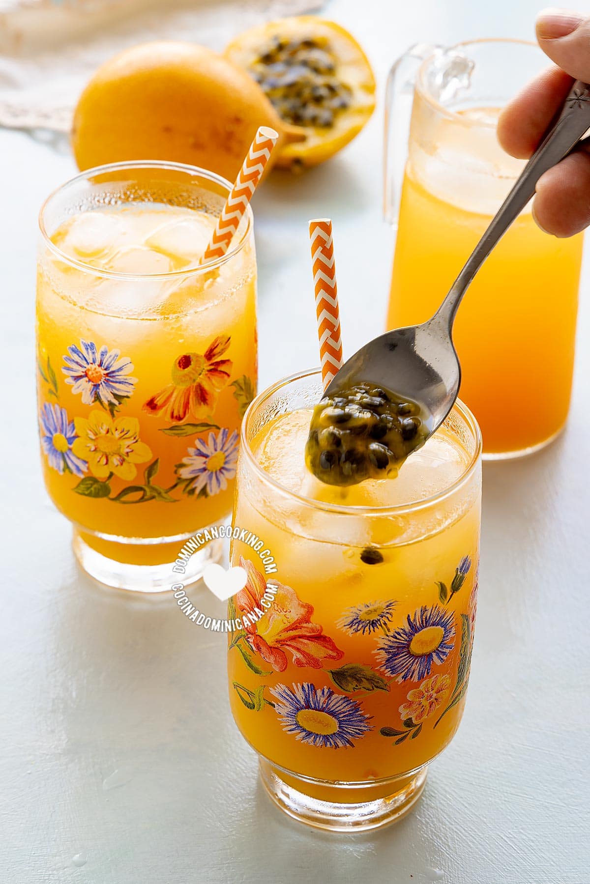 Passionfruit juice (jugo de chinola).