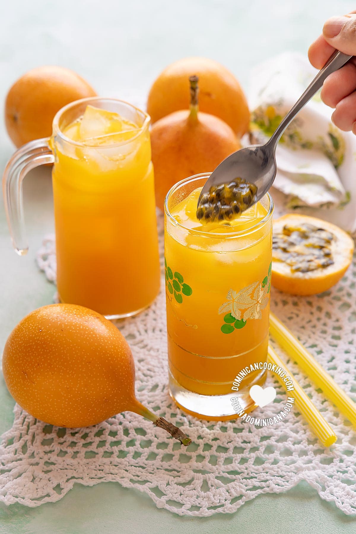 Passionfruit juice (jugo de chinola).