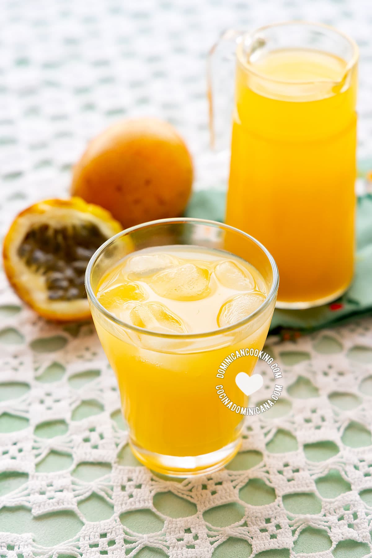 Passionfruit juice (jugo de chinola).