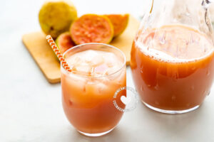 Guava juice (jugo de guayaba).