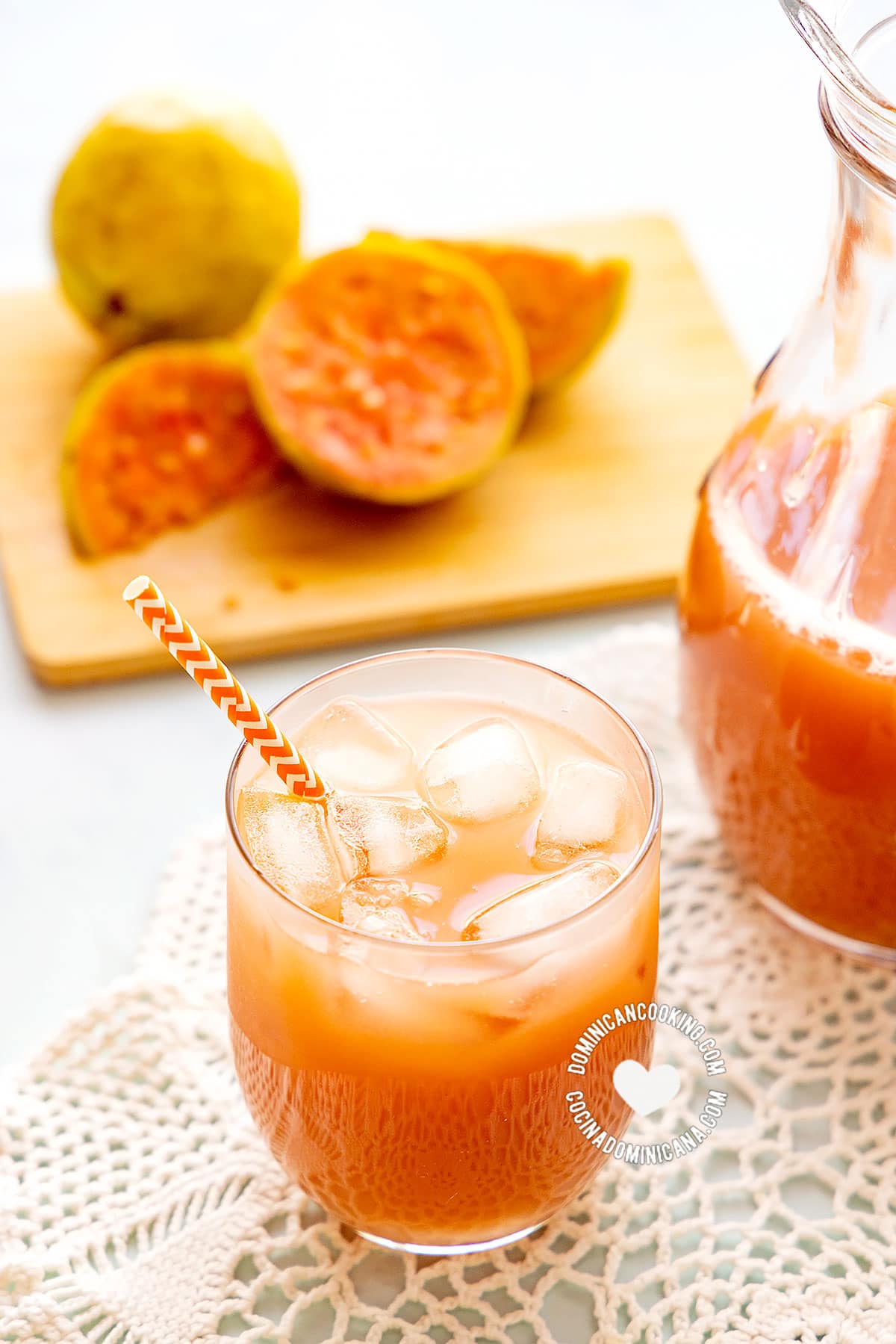 Guava juice (jugo de guayaba).
