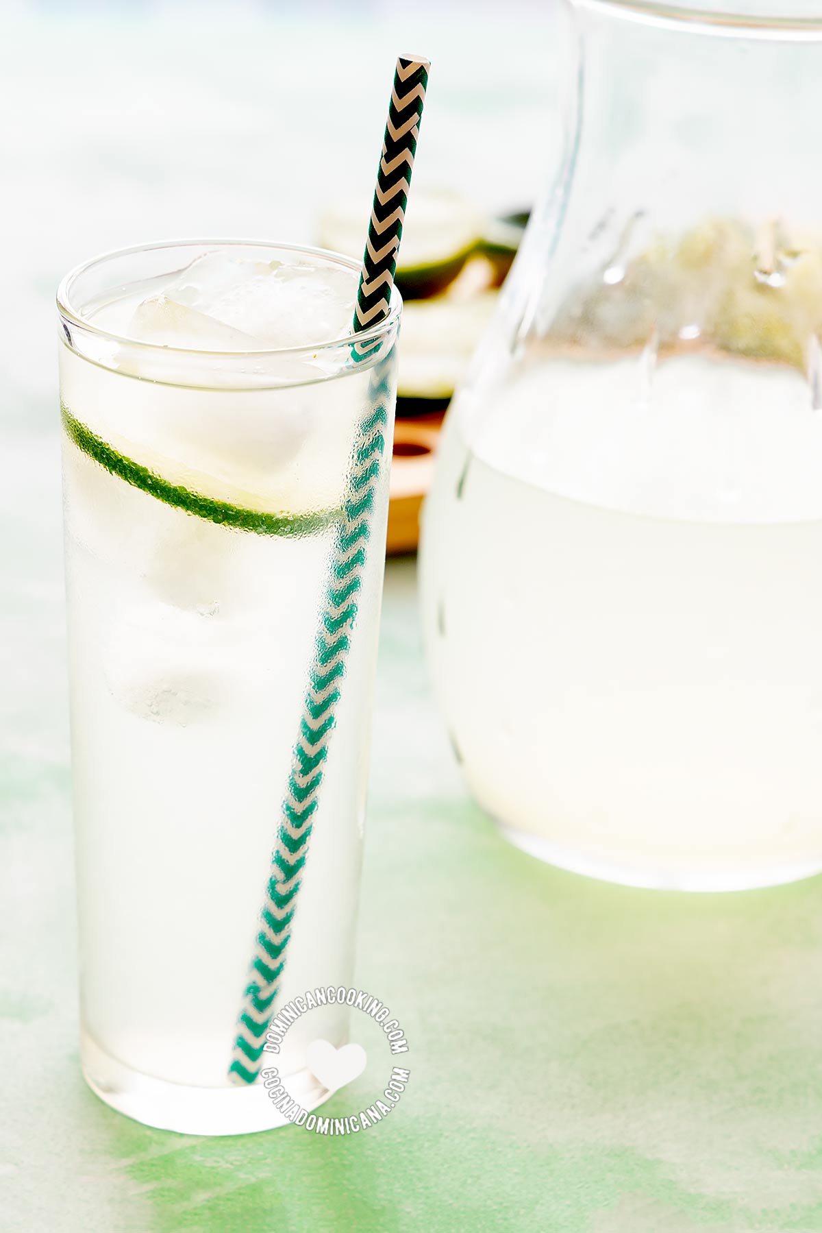 Jugo de lim&oacute;n (Dominican limonada limeade).