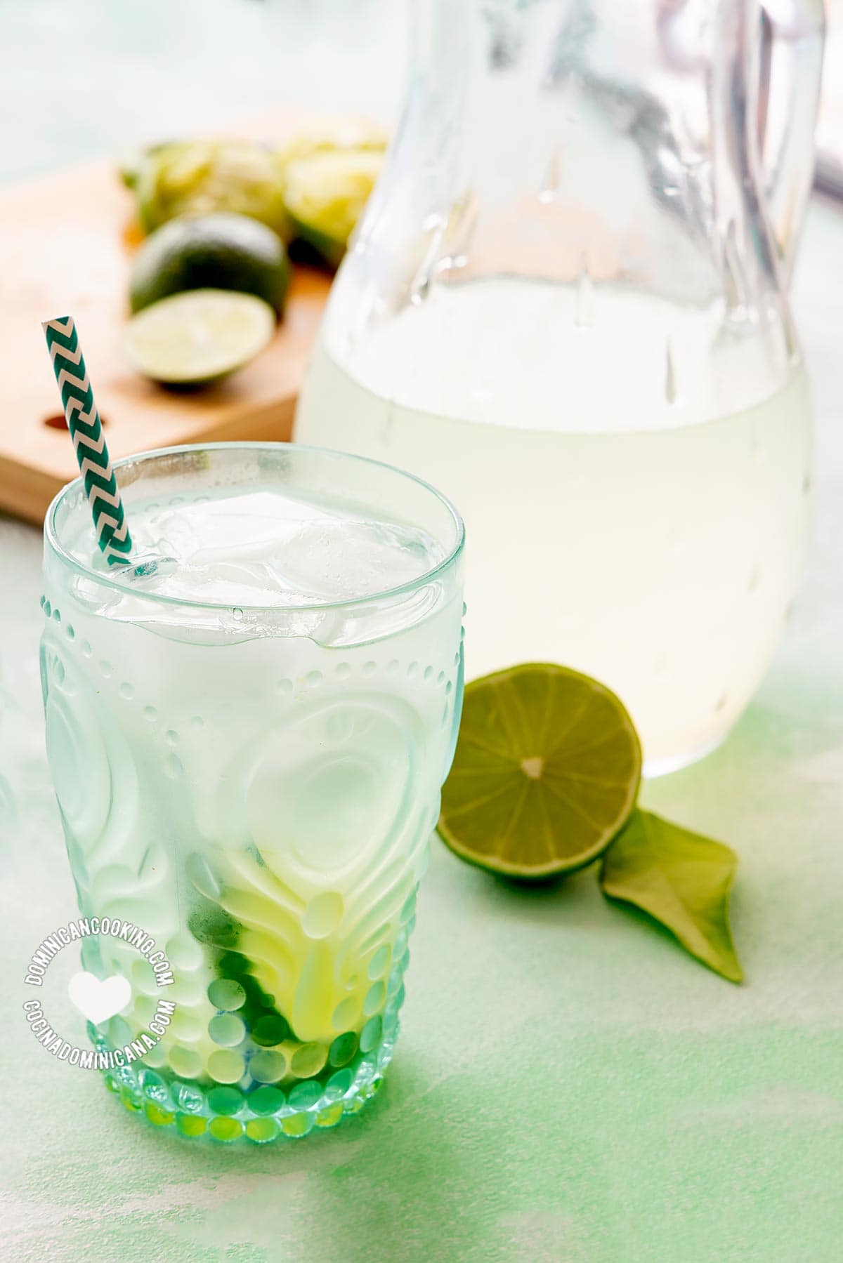 Jugo de lim&oacute;n (Dominican limonada limeade).