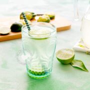Jugo de limón (Dominican limonada limeade).