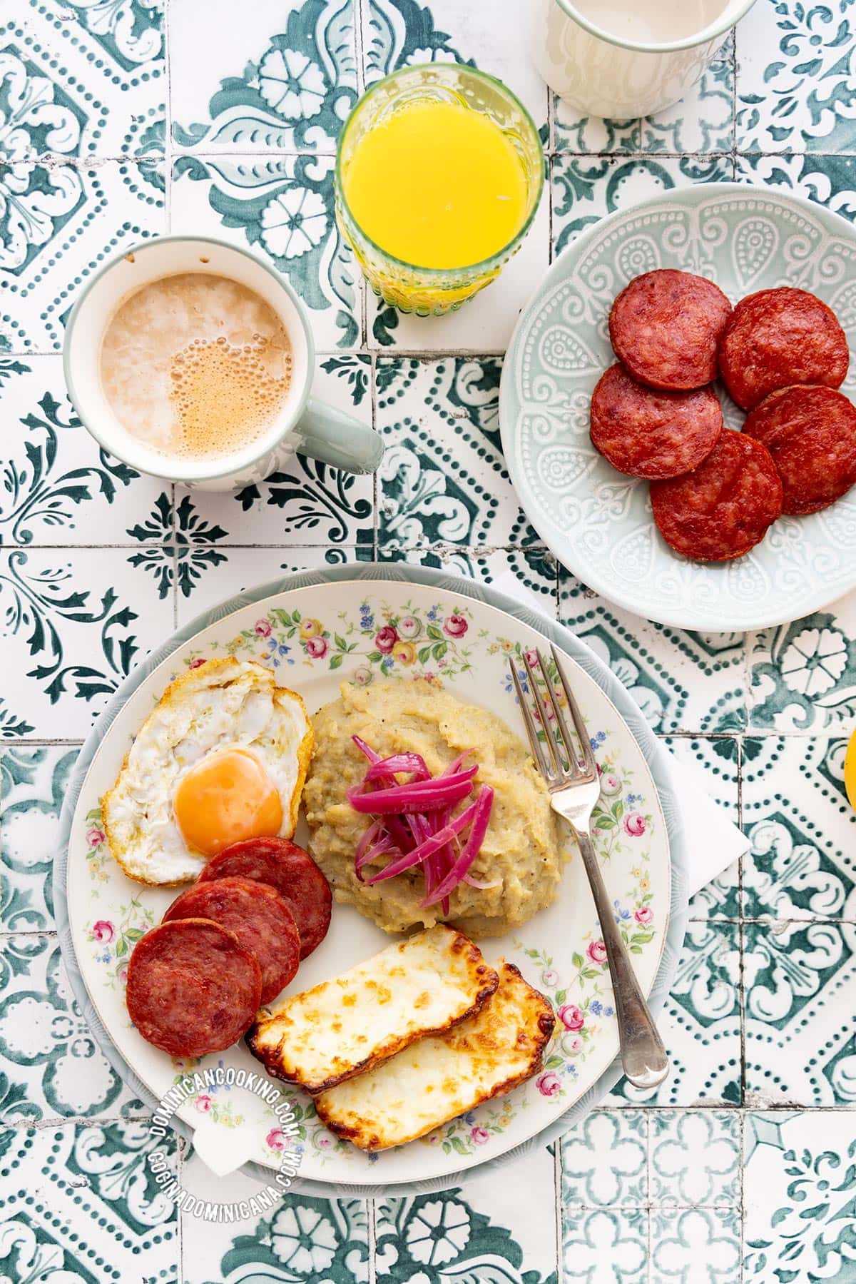 Mangu de guineo verde (green banana mash).