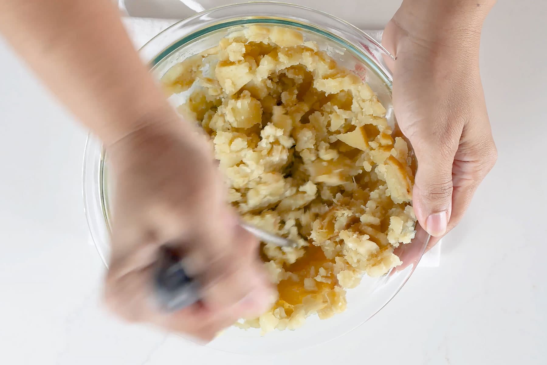 Mashing batata.