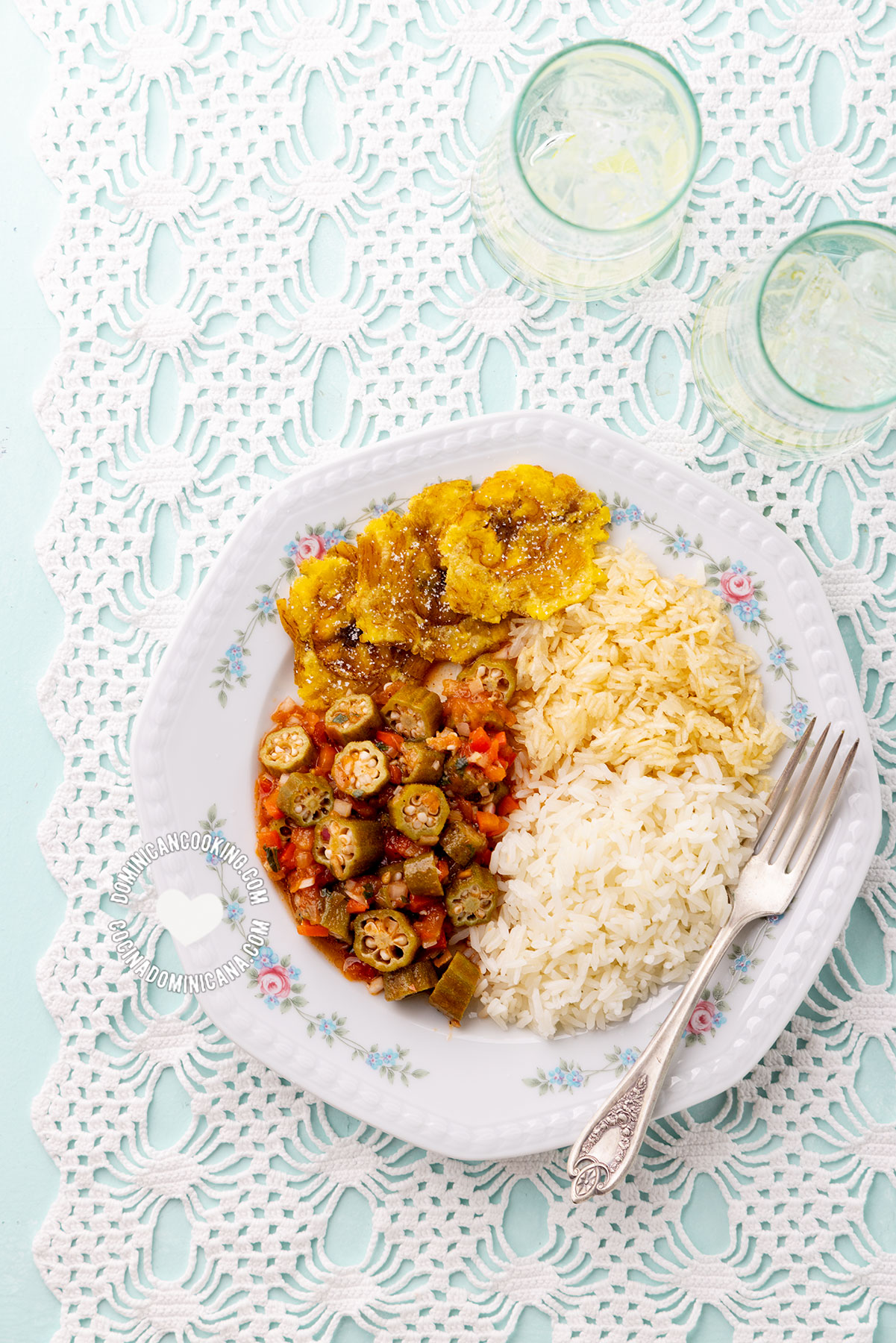 Molondrones guisados (Dominican stewed okra).