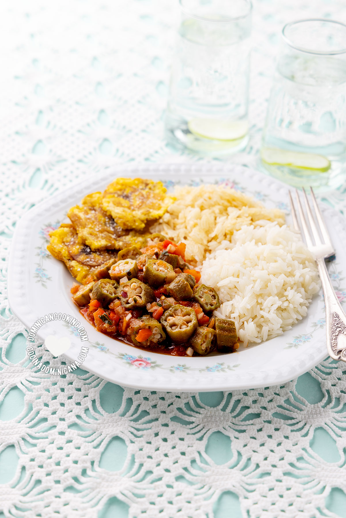 Stewed okra (Molondrones guisados).