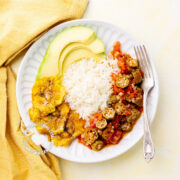 Molondrones guisados (Dominican stewed okra).