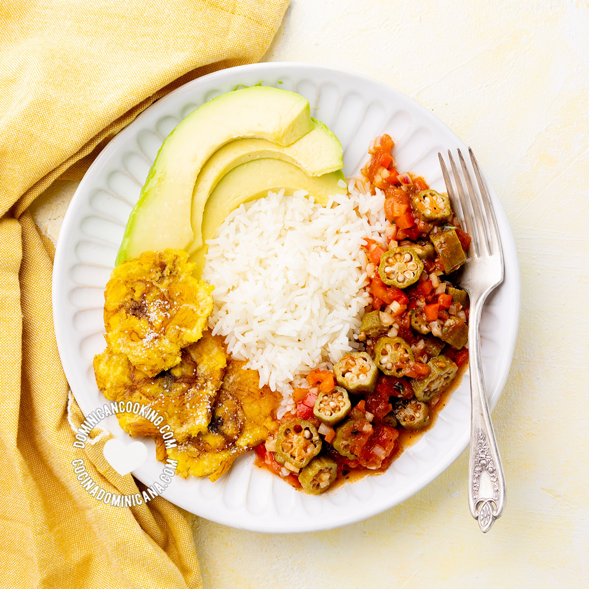 Molondrones guisados (Dominican stewed okra).