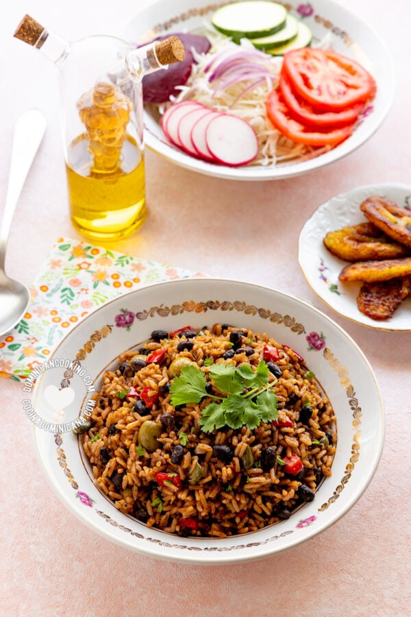Moro de Habichuelas Negras [Video+Recipe] Black Beans & Rice