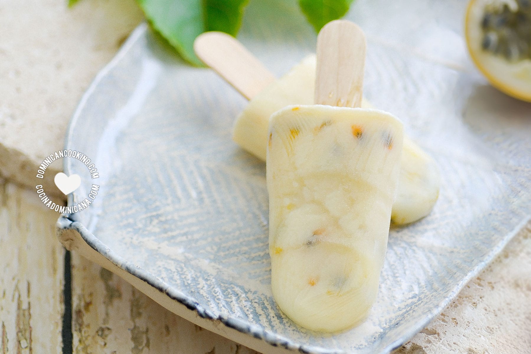 Paleta de Chinola con Leche (Milk & Passion Fruit Popsicle)
