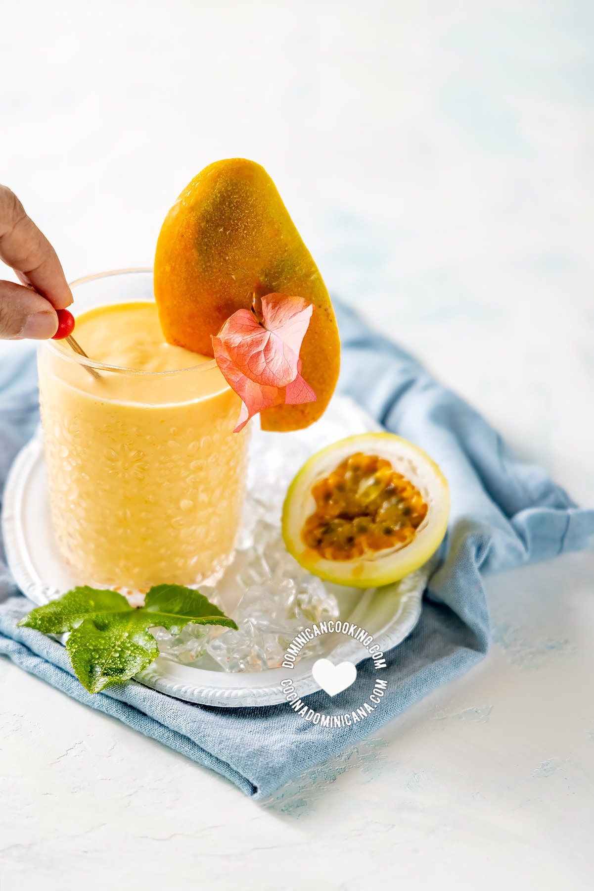 Batido de mango (passionfruit and mango smoothie)