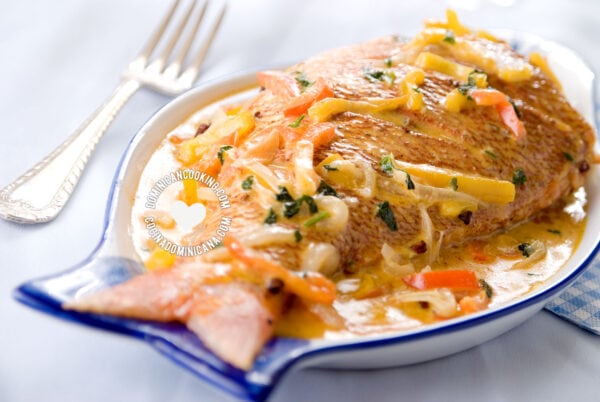 Pescado con Coco [Video+Recipe] Fish in Coconut Milk Sauce