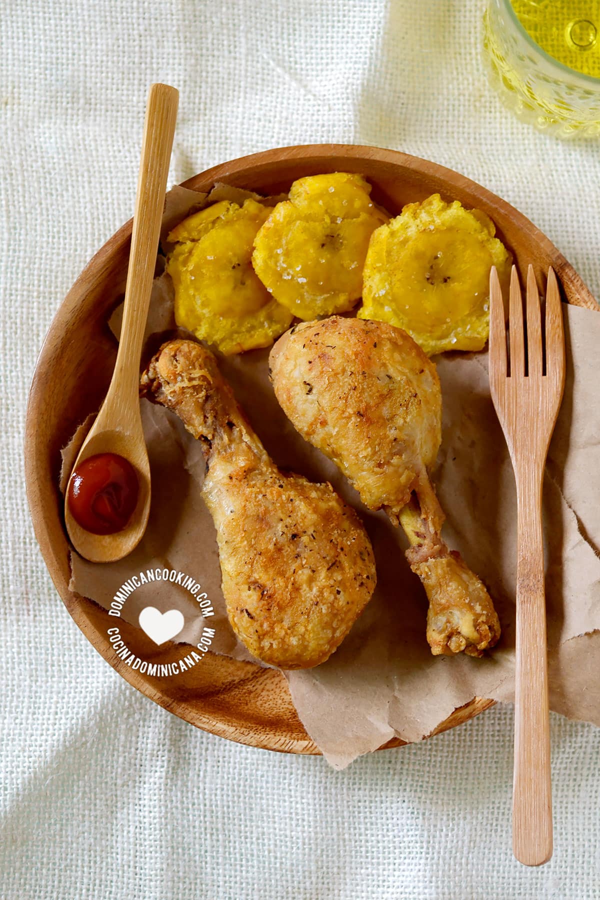 Plate o pica pollo with tostones (dominican fried chicken).