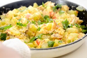 Pan with codifish, egg and chayote ready